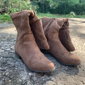 American Eagle brown suede boots size 6
